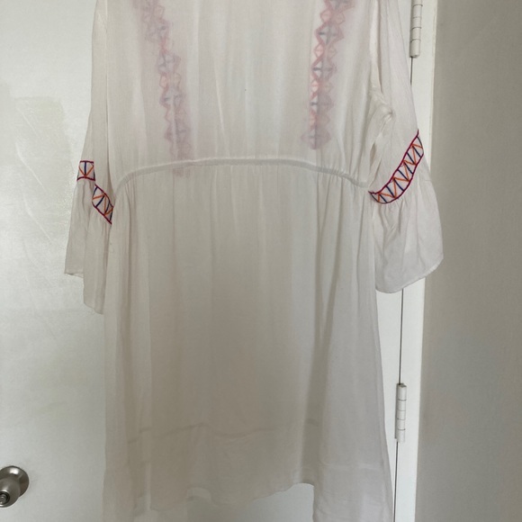 A. F. Fashion white gauze dress size large with some geometric decor. - Picture 9 of 13